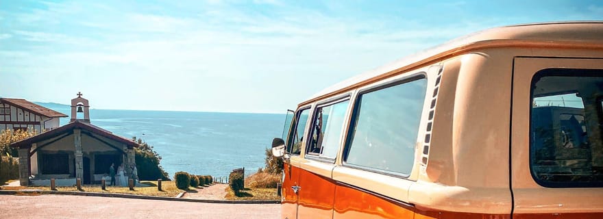 Visite du littoral basque français en van Volkswagen des années 70