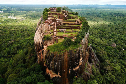 Desde Kandy Excursión en Tuk Tuk por las Rocas de Sigiriya y Pidurangala