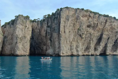Sperlonga: Boat Tour to Gaeta with Pizza and Drinks