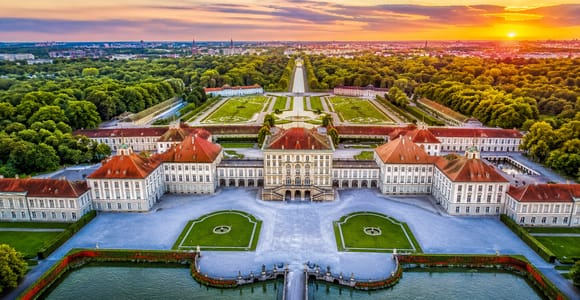 Munich: Private City Tour with BMW Museum and Nymphenburg
