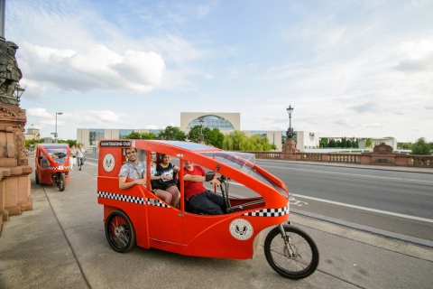 Berlín: tour privado en E-Rickshaw con recogidaBerlín: tour de 1 hora en rickshaw electrónico con recogida