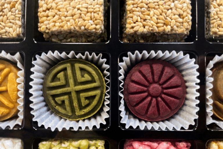 Seoul Vegan Vegetarian Market Food Tour with Temple Classics