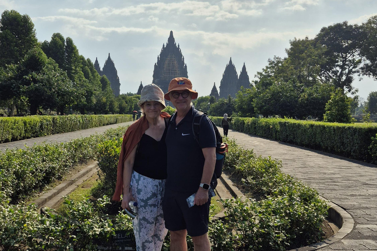Yogyakarta : Borobudur à l'aube, quad sur le Merapi et PrambananBorobudur à l'aube (accès VIP), Merapi en quad et Prambanan