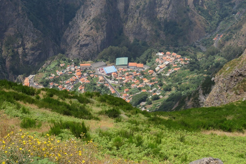 Valle de las Monjas y Montañas 4X4 Tour desde Funchal