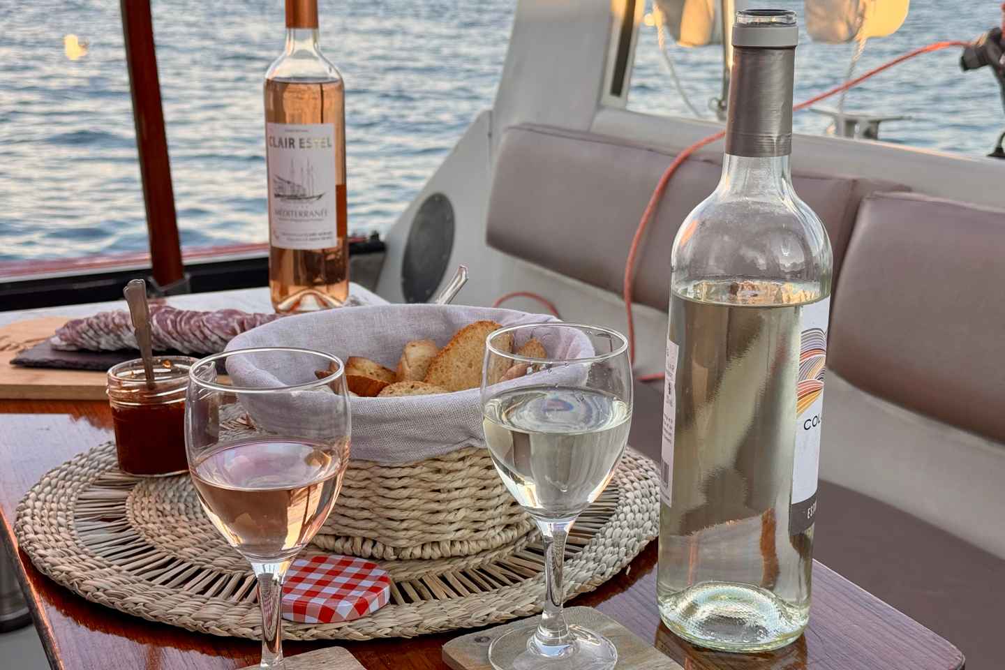 Golf Juan: Sunset Sailing Cruise with aperitif at the Island