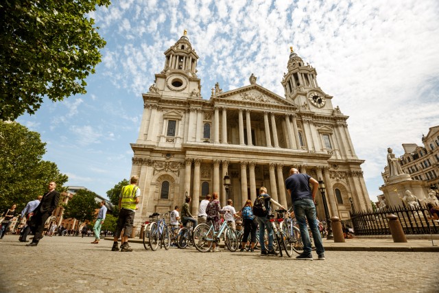 Visit London Classic Gold 3.5-Hour Bike Tour in Bangkok