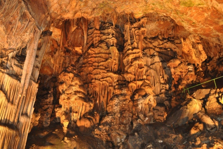 Desde Sofía: recorrido por las cuevas de Saeva Dupka y LedenikaExcursión a las cuevas de Saeva Dupka y Ledenika en inglés