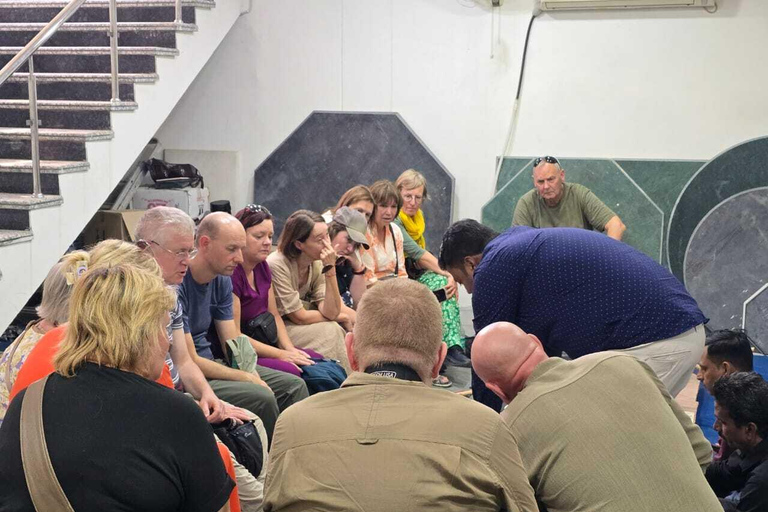 Agra Handicraft & Marble Inlay Shopping Tour Agra Handicraft Shopping Tour w/ Marble Inlay Demonstration