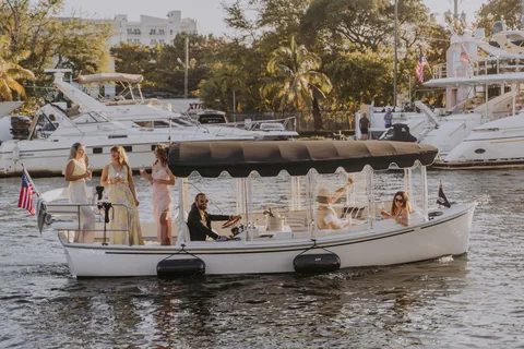 Miami : Croisière en E-Boat de luxe avec vin et planche de charcuterie