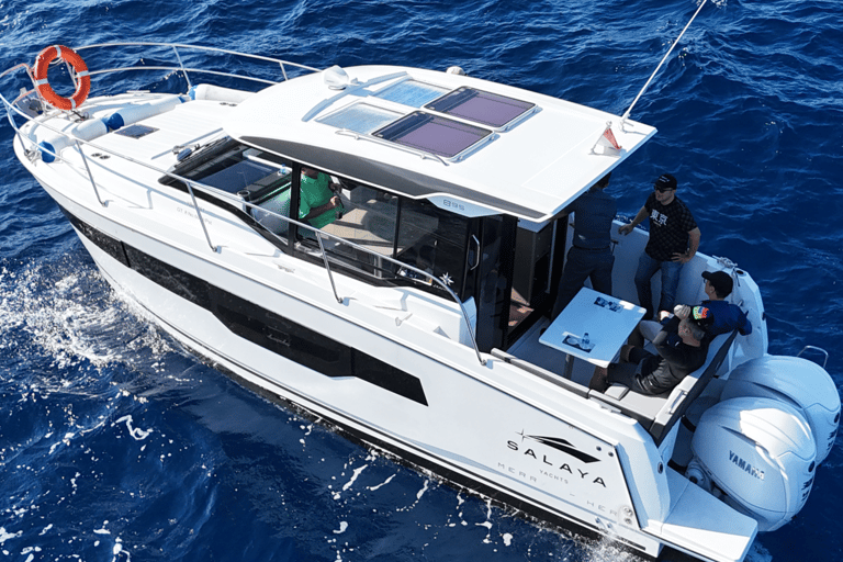 Bali: Private Sunset Yacht for Party & Birthday Sunset Private Yacht to Sanur (5PM - 7PM) – Max 9 Guests