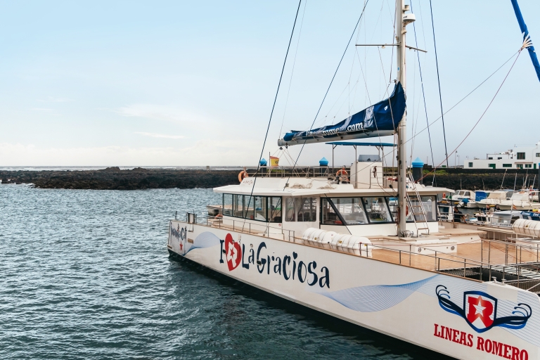 La Graciosa: Crucero por la isla con almuerzo y actividades acuáticasLa Graciosa: crucero en catamarán de lujo con almuerzo