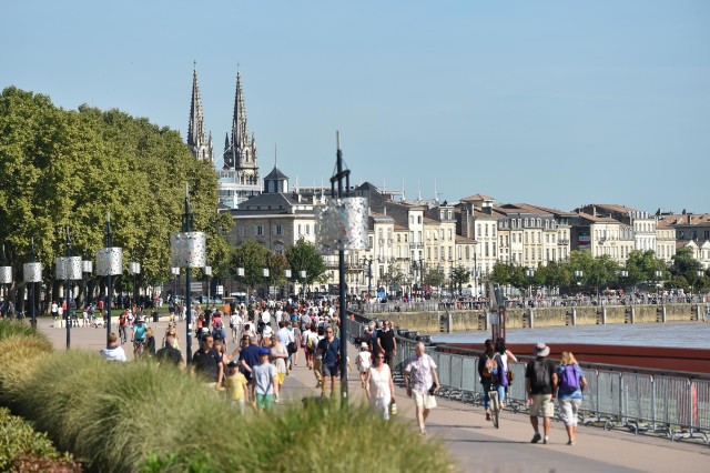 Visit Bordeaux Guided Walking Tour in Bordeaux