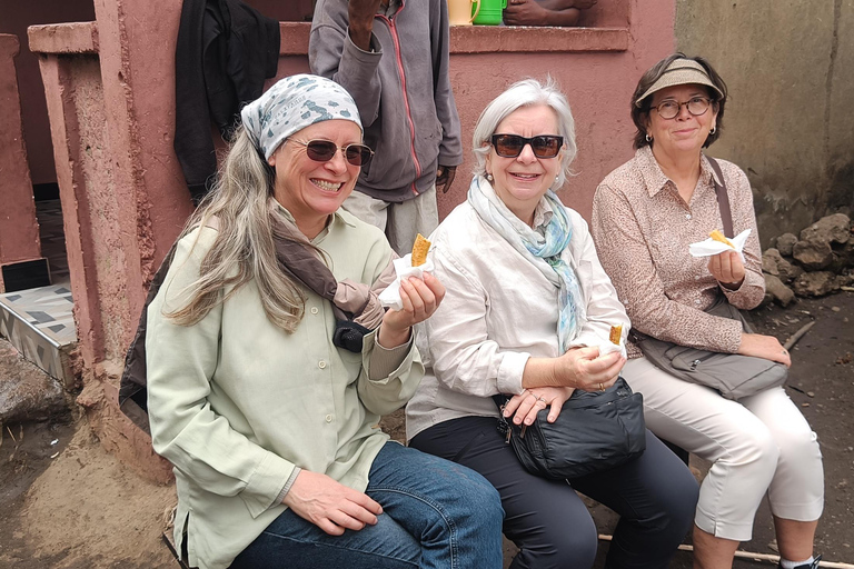 Arusha: Sinoni Community Walking Tour with Street Food