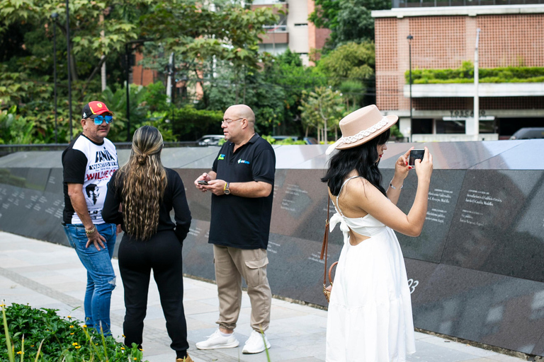 Medellín: Pablo Escobar e Tour de Graffiti na Comuna 13Medellín: Pablo Escobar e Comuna 13 Graffiti Tour