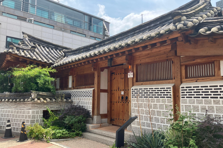 Séoul : Visite à pied du Hanbok, de Gyeongbokgung et du marché de Tongin