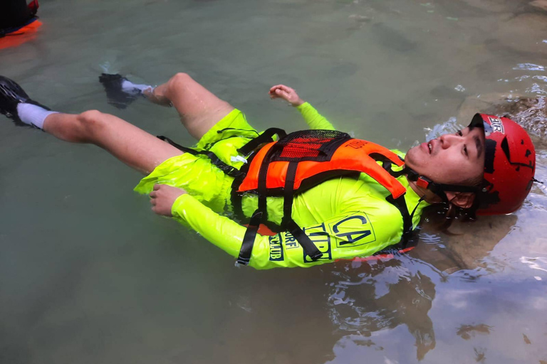 Cebu: Kawasan Falls Canyoneering Abenteuer mit Transfers