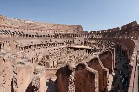 Esplora il Colosseo e il Foro Romano, tour di mezza giornata