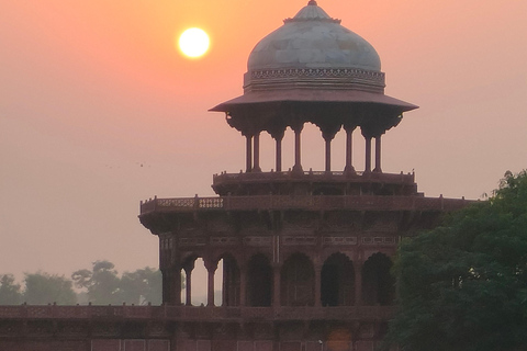 Agra: Taj Mahal Guided Tour with Photography & Rental Saree Taj Mahal Guided Tour without Entry Tickets & Rental Saree