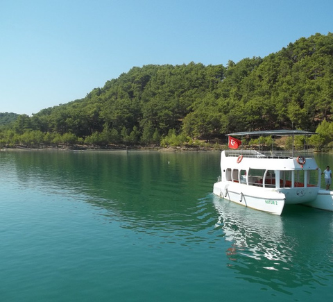 Cruises & boat tours