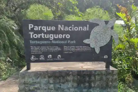 Tortuguero: Guided Tours and Hikes