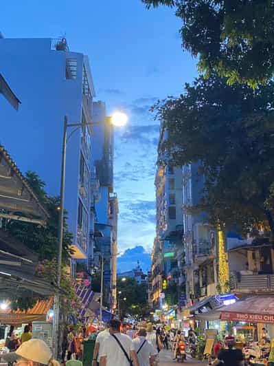 Hanoi: Old Quarter, Hoa Lo Prison, and Train Street Tour