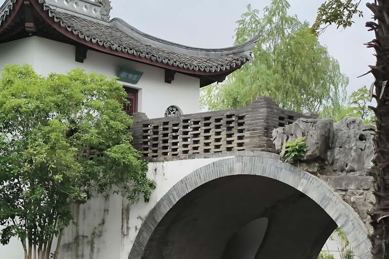 Shanghai: Film Park and Zhujiajiao Water Town Tour