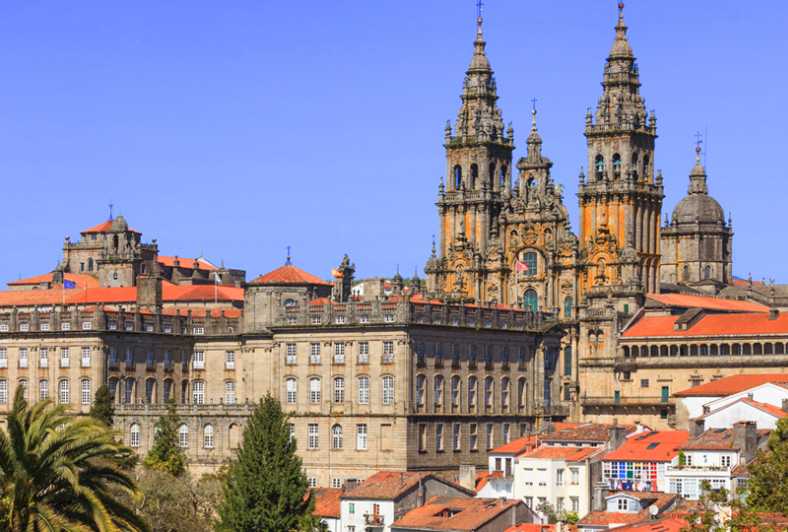 Santiago de Compostela day trip with 3 hours free from Porto