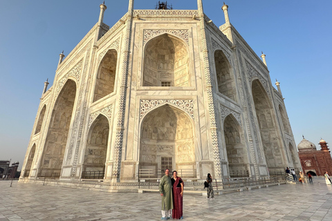 Delhi : excursion de 5 jours dans le Triangle d&#039;Or avec un guide germanophoneExcursion de 5 jours avec hébergement dans des hôtels 4 étoiles