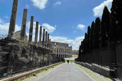 Roma: Coliseo Express Visita guiada en grupo reducidoRoma: Visita guiada rápida en grupo reducido al Coliseo