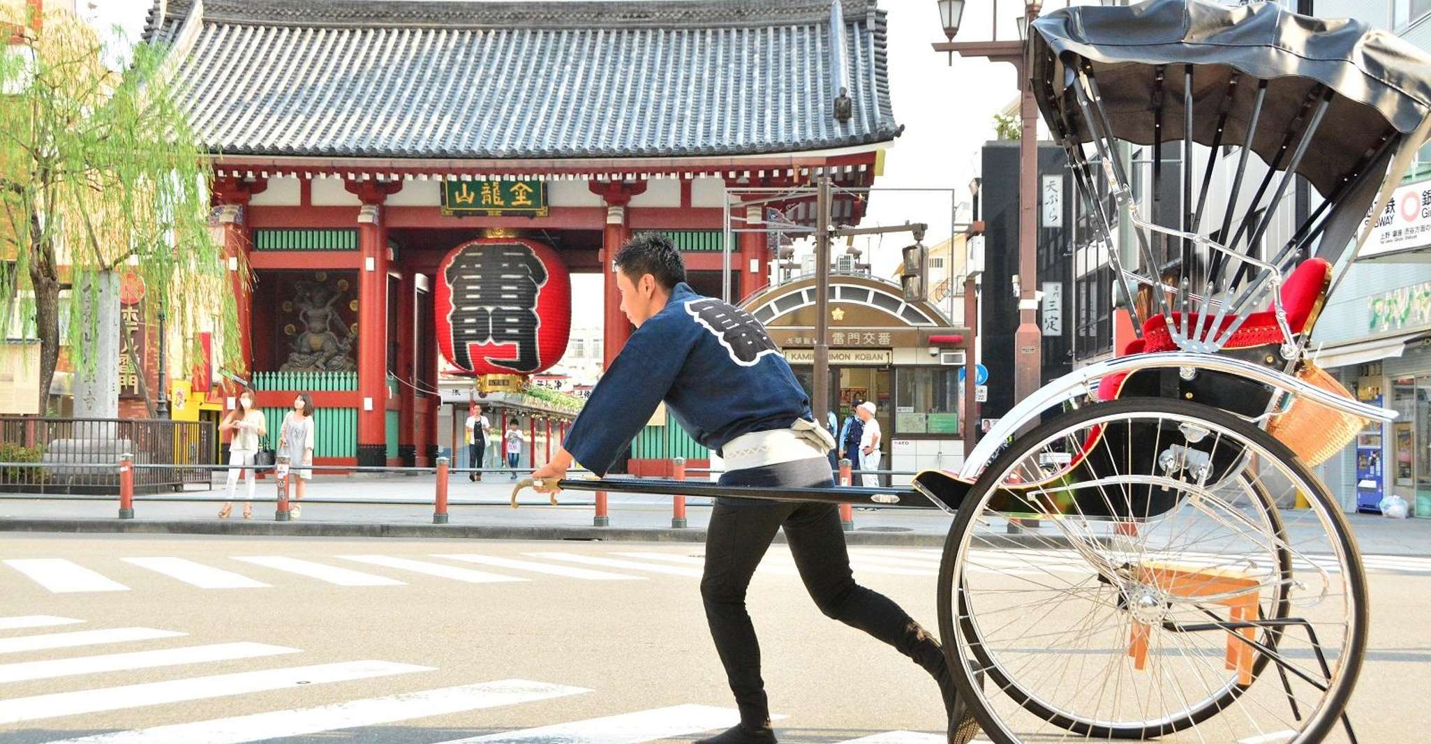 Tokyo: Asakusa Sightseeing Tour by Rickshaw photo 6
