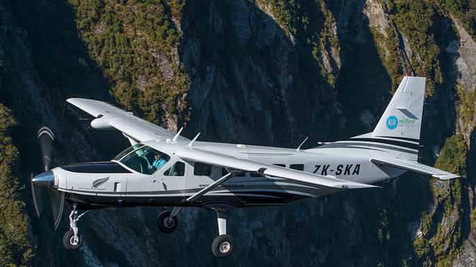 queenstown milford sound scenic flight and nature cruise