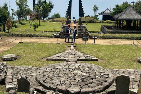 Yogyakarta : Surakarta + Templo Sukuh + Templo Cetho + Guía