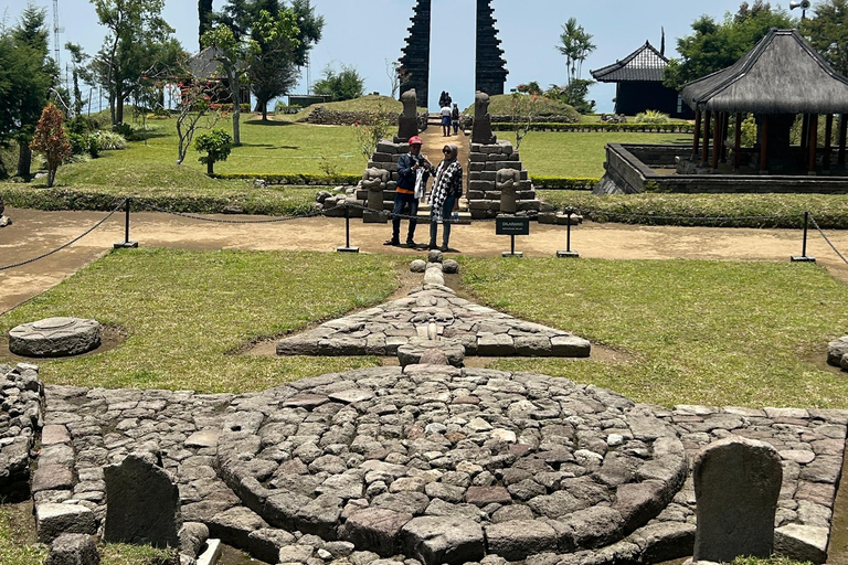 Yogyakarta : Surakarta + Sukuh-Tempel + Cetho-Tempel + Guide