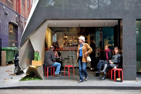 Melbourne: Cafe Culture Walk (small group/max 8 guests)