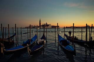 Venedig: Privater Abendspaziergang mit Gondelfahrt