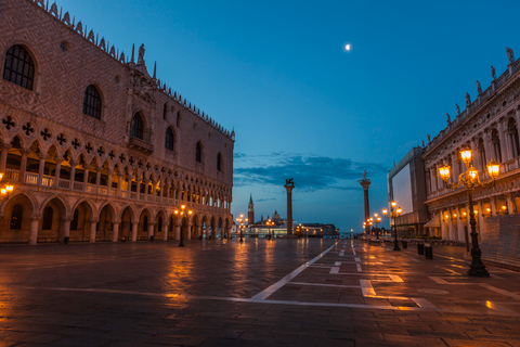 Venice: Private After Dark Tour and Gondola RideVenice: Private Ghost Tour and Gondola Ride