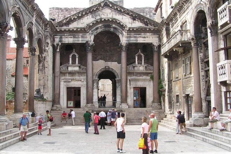 Split: 1.5-Hour Walking Tour and Diocletian's Palace Guided tour in Spanish
