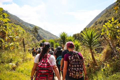 Vanuit Cusco: 2-daagse Machu Picchu Budget Tour met MinivanMachu Picchu Budget Tour zonder Toegangsticket