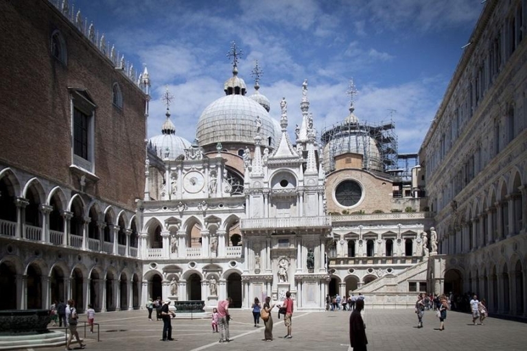 Venetië: Basiliek en Dogepaleis-tour met gondelritGroepsreis in het Duits