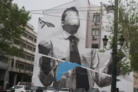 Athens: Greek Life and Street Art Electric Bicycle Tour
