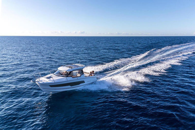 Labuan Bajo: Private Yacht Komodo-Inseln &amp; Manta-SchnorchelnPrivate Yachttour am Vormittag (13:00–19:00 Uhr) – Maximal 6 Gäste