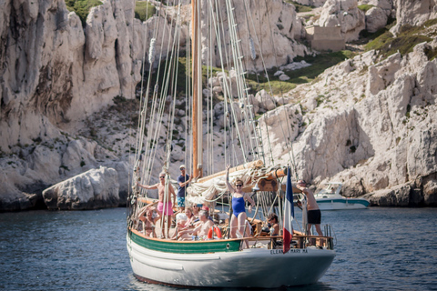 Marseille: Calanques Segeltag mit Mittagessen