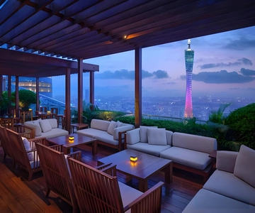 GuangZhou: Bar al aire libre en la azotea de la planta 70, puesta de sol y espectáculo de luces