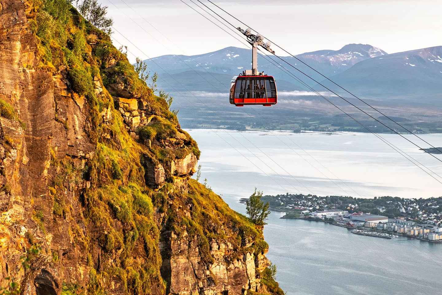Tromsø: Island Tour with Cable Car Ride (Private or Shared)