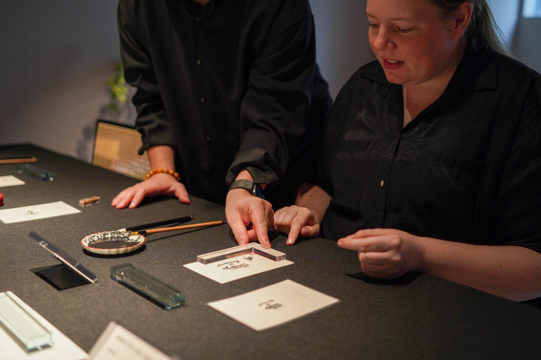 Taller de caligrafía en Kioto: diseña tu logotipo kanji en papel washiTaller de caligrafía en Kioto: diseña tu logotipo kanji en washi