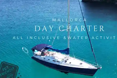 Baía de Palma: Passeio de barco à vela com brinquedos aquáticos, lanches e bebidas