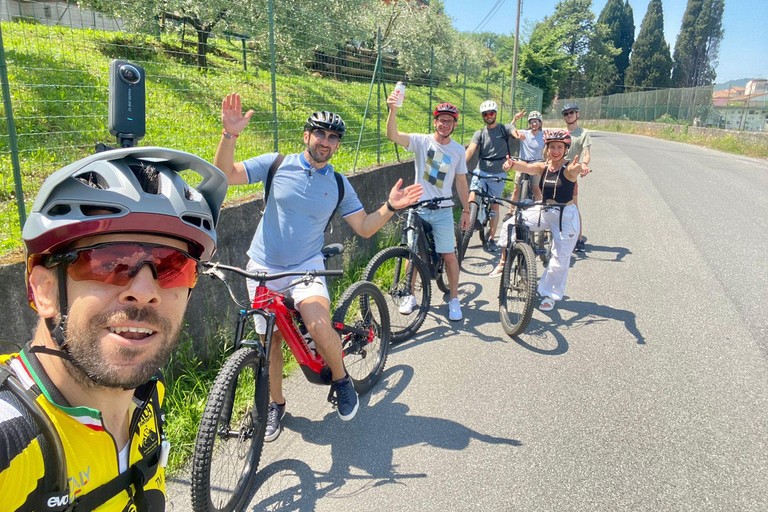 Excursion en E-Bike dans les carrières de marbre de Carrare avec dégustation de saindoux