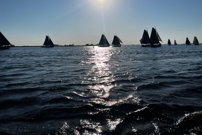 Spakenburg: Rejs autentyczną łodzią rybacką o zachodzie słońcaSpakenburg: Rejs o zachodzie słońca autentyczną łodzią rybacką