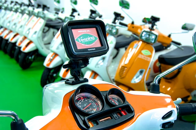 Barcelona: 6 horas de alquiler de Vespa con GPS