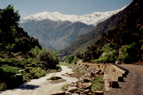 De Marrakech: Excursão de um dia ao Vale do Ourika e às Montanhas AtlasExcursão Guiada de 1 DIa